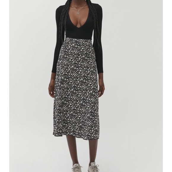 Floral Front Slit Midi Skirt - Picture 4 of 4